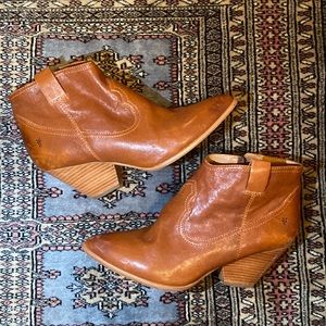 Frye Reina Bootie in Cognac size 10 in good condition